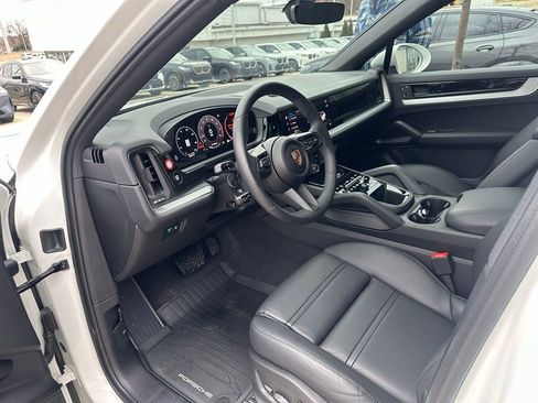 Used 2025 Porsche Cayenne Coupe AWD/4WD image 12