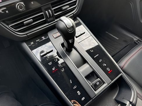 Used 2024 Porsche Macan GTS image 28