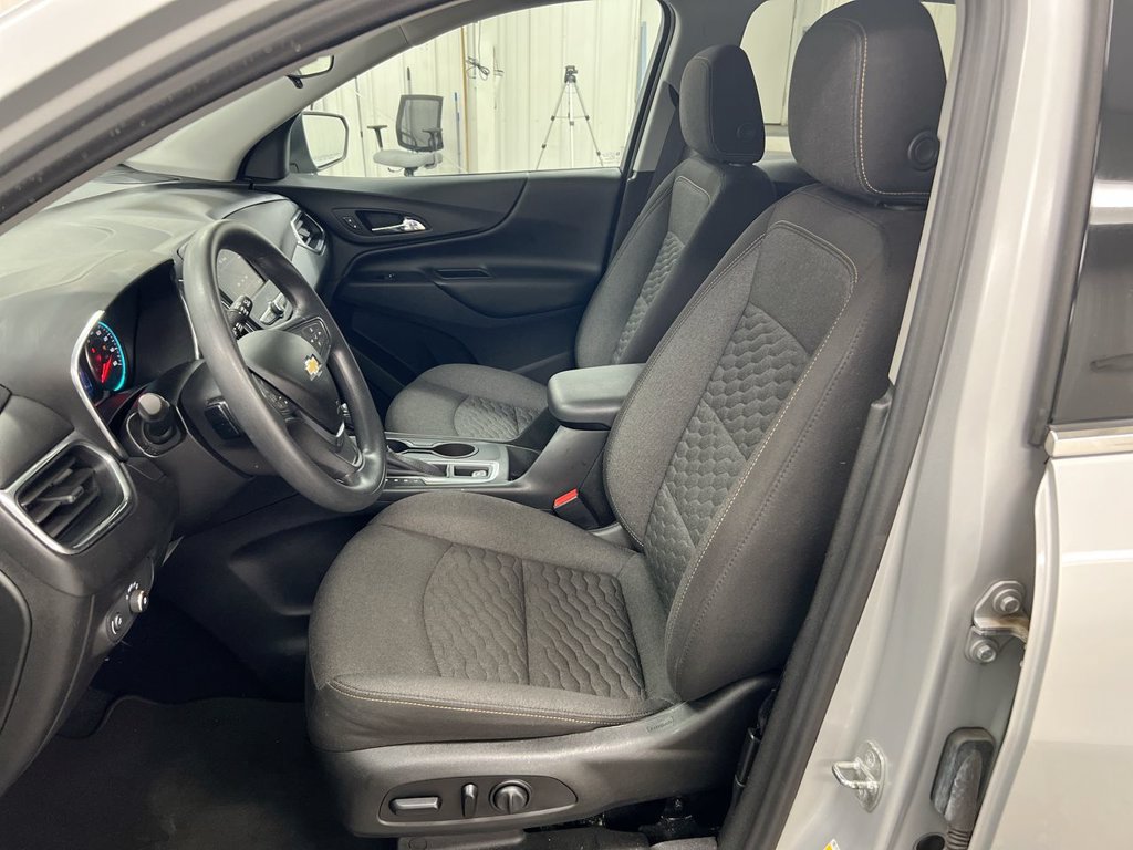 Used 2020 Chevrolet Equinox LT FWD image 19