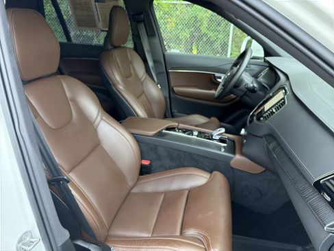 Certified 2025 Volvo XC90 B6 Ultra w/ Protection Package AWD/4WD image 35