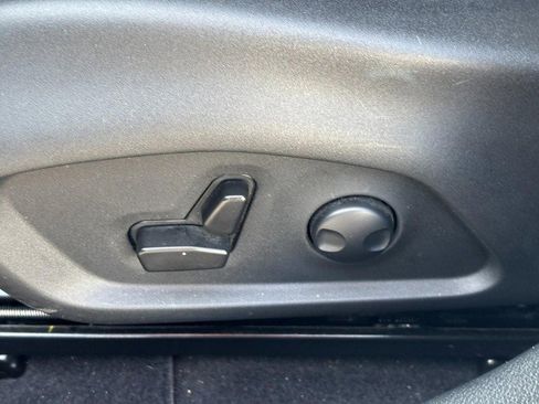 Used 2023 Jeep Compass Limited image 24