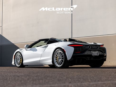 Used 2025 McLaren Artura Spider image 6