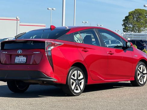 Used 2017 Toyota Prius Three FWD image 2