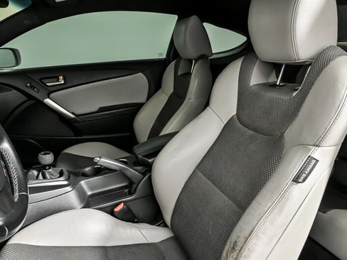 Used 2015 Hyundai Genesis 3.8 image 20