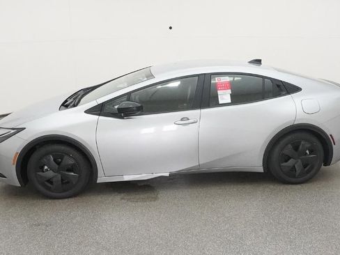 New 2026 Toyota Prius Plug-In Hybrid FWD image 3