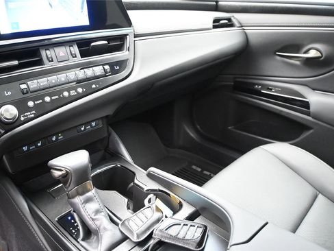 Used 2023 Lexus ES 350 w/ Premium Package FWD image 4