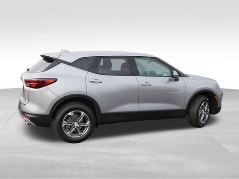 Used 2025 Chevrolet Blazer LT AWD/4WD image 4