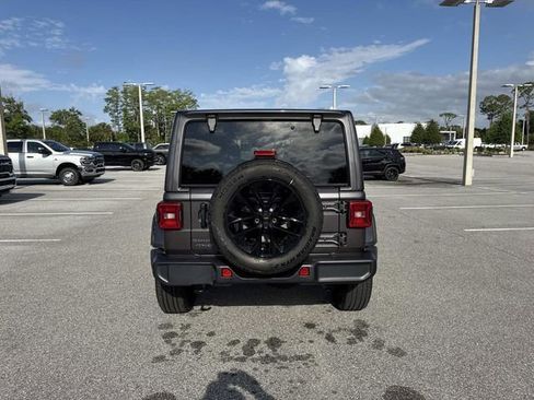 Used 2025 Jeep Wrangler Unlimited Sahara AWD/4WD image 4