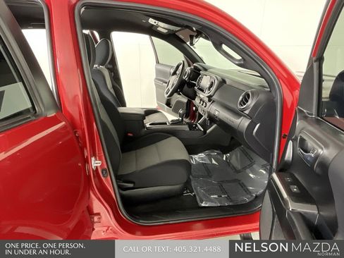 Used 2022 Toyota Tacoma TRD Sport w/ Technology Package image 15