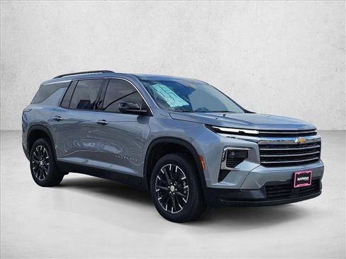 New 2026 Chevrolet Traverse LT w/ Sun and Wheel Package FWD image 7