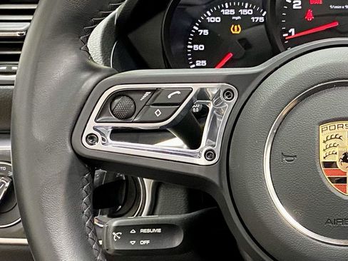 Used 2025 Porsche 718 Boxster w/ Premium Package RWD image 31