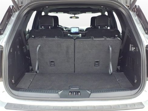 Used 2020 Ford Explorer XLT w/ Equipment Group 202A image 12