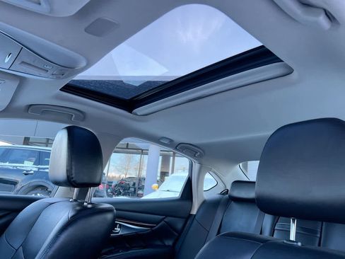 Used 2019 INFINITI Q70 Luxe image 22