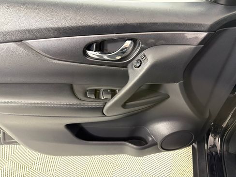 Used 2020 Nissan Rogue SV AWD/4WD image 9