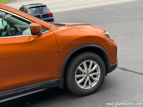 Used 2017 Nissan Rogue SV w/ Sun & Sound Touring Package AWD/4WD image 39