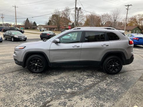 Used 2018 Jeep Cherokee Latitude w/ Cold Weather Group image 6