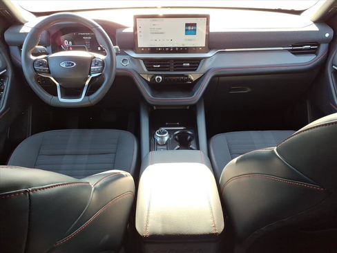 Used 2025 Ford Explorer ST-Line w/ ST-Line Street Pack image 11