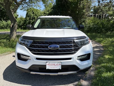 Used 2020 Ford Explorer XLT w/ Equipment Group 202A AWD/4WD image 8