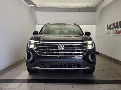 Certified 2025 Volkswagen Atlas SE w/ Panoramic Sunroof Package image 3