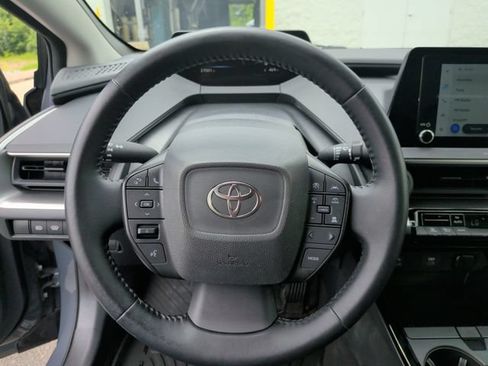 Used 2025 Toyota Prius LE FWD image 15