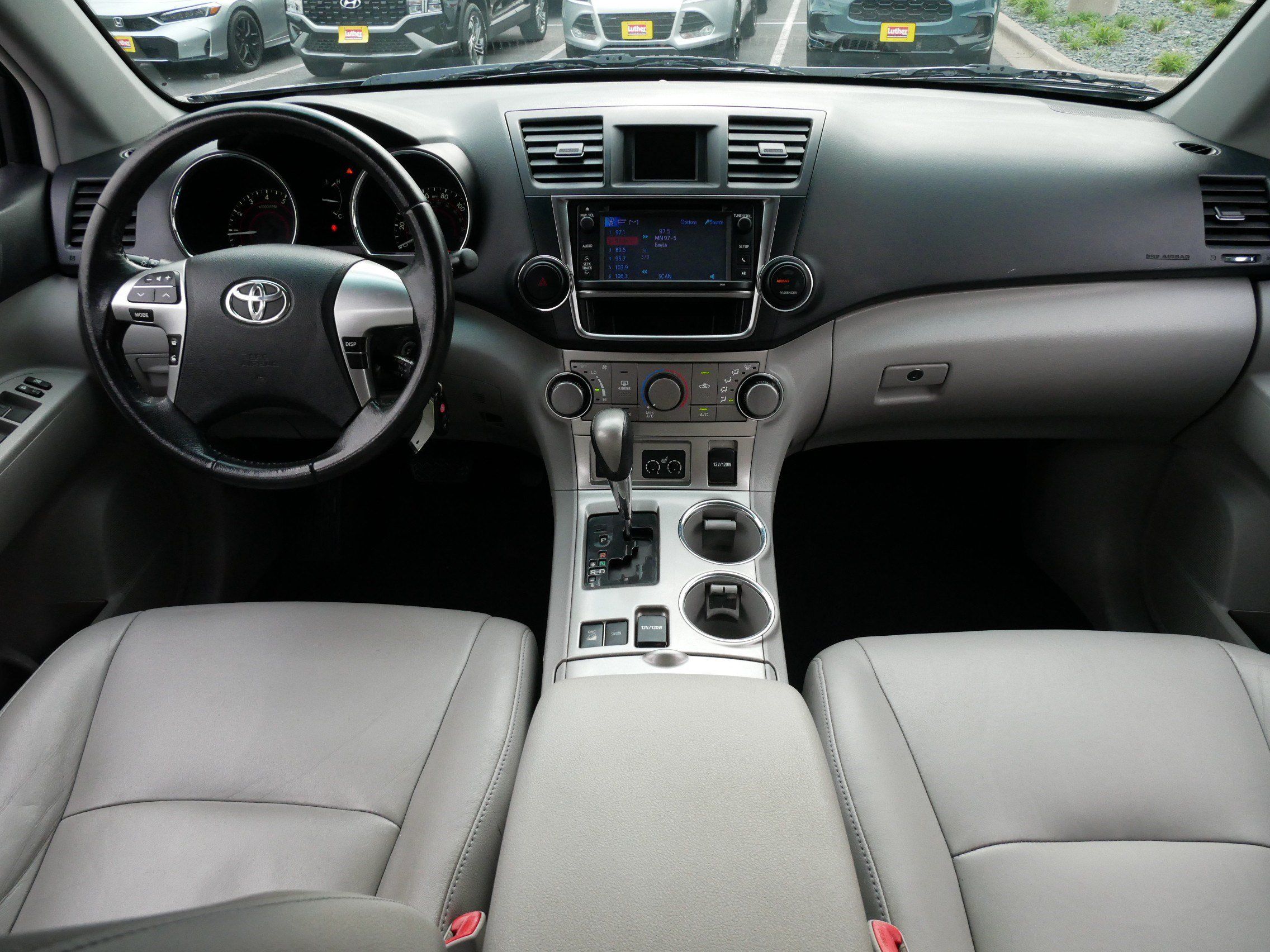 Used 2013 Toyota Highlander SE AWD/4WD image 10