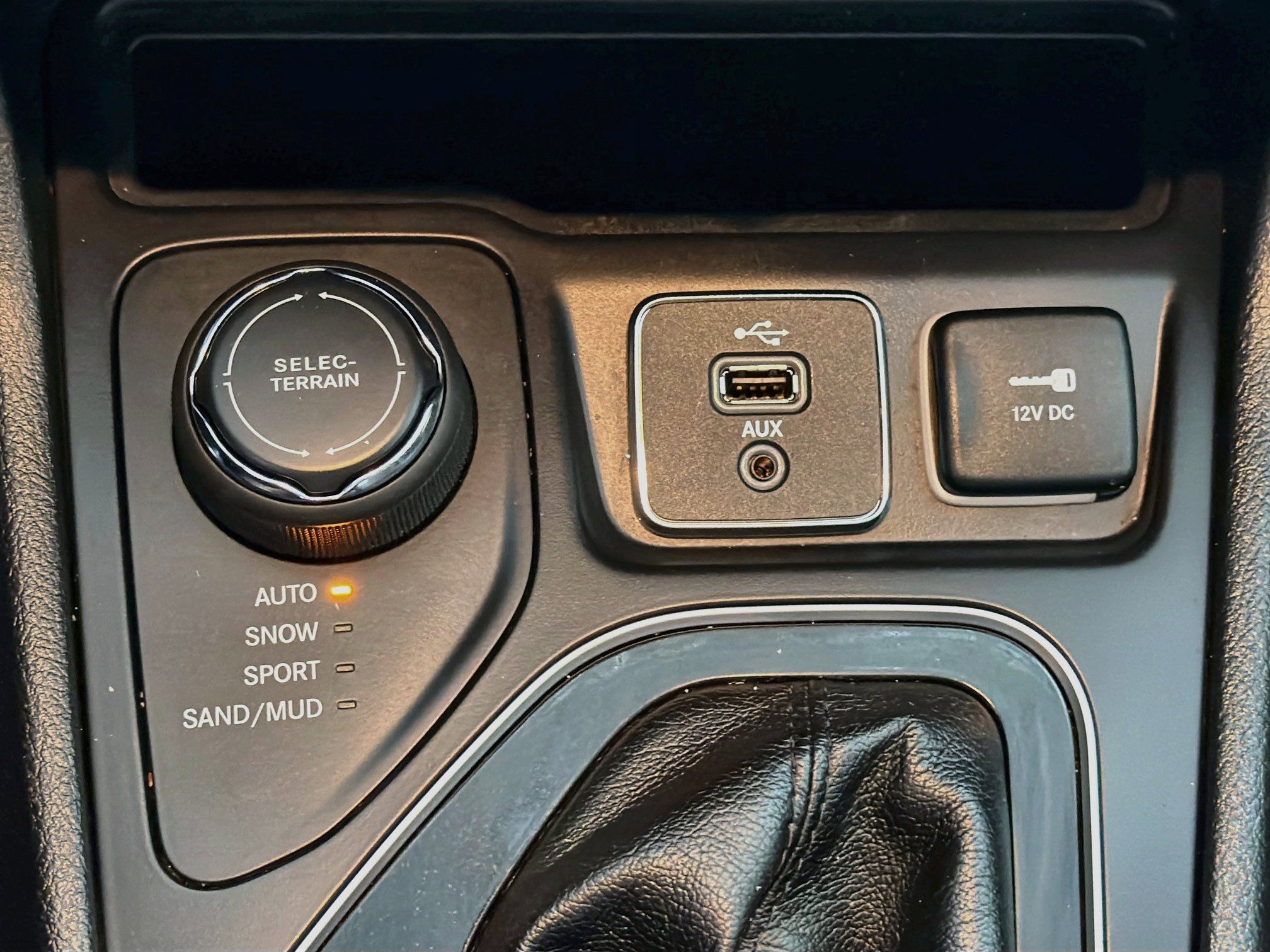 Used 2019 Jeep Cherokee Limited AWD/4WD image 25