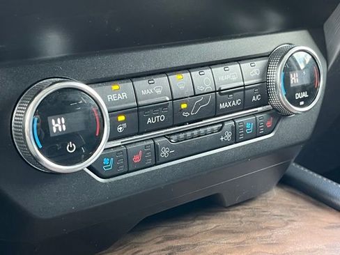 Used 2019 Ford Expedition Max Platinum image 18