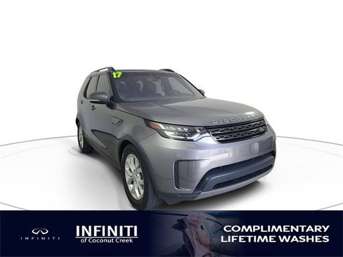Used 2017 Land Rover Discovery SE image 1