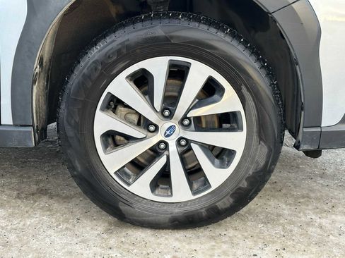 Used 2024 Subaru Outback Premium image 9