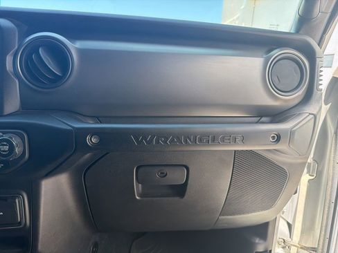 Used 2023 Jeep Wrangler Unlimited w/ Sun & Screen Package AWD/4WD image 14