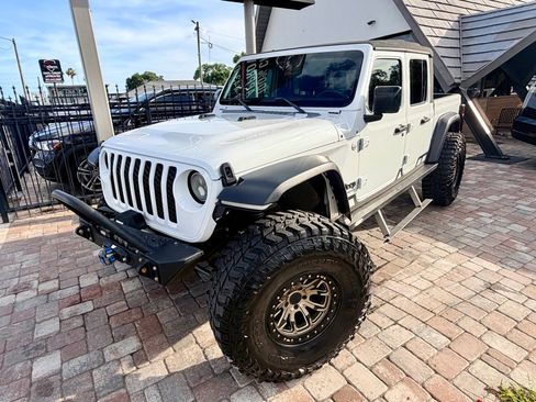 Used 2020 Jeep Gladiator Sport w/ Quick Order Package 24S AWD/4WD image 2