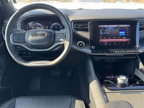 Used 2024 Jeep Wagoneer Series II image 2