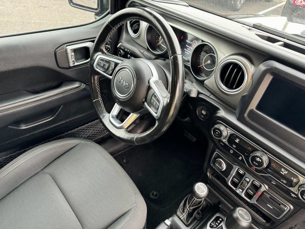 Used 2020 Jeep Wrangler Unlimited Sahara AWD/4WD image 28