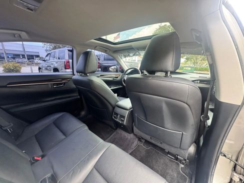 Used 2015 Lexus ES 350 w/ Luxury Pkg & Navigation w/ Luxury Package FWD image 16