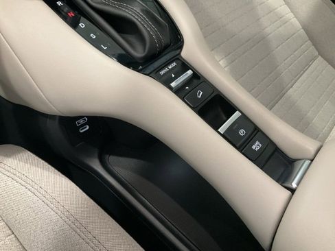 Certified 2026 Honda HR-V LX image 11