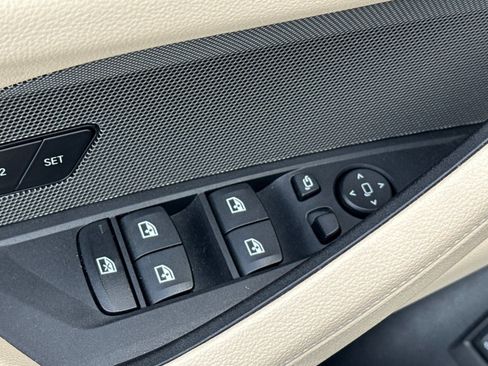 Used 2025 BMW i4 eDrive40 w/ Premium Package image 13