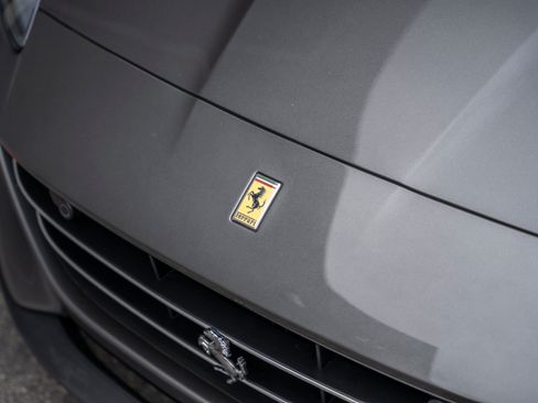 Used 2020 Ferrari Portofino RWD image 21