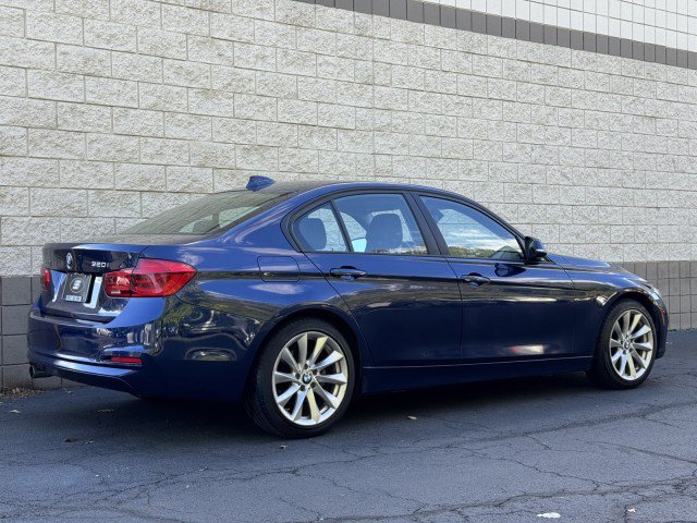 Used 2018 BMW 320i xDrive Sedan w/ Convenience Package AWD/4WD image 17