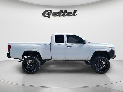 Used 2022 Toyota Tacoma SR image 4