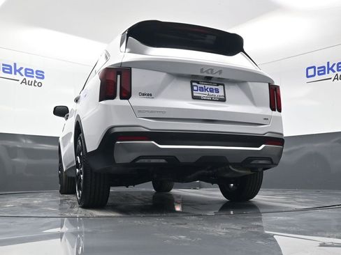 Certified 2025 Kia Sorento EX w/ Panoramic Sunroof Package image 33