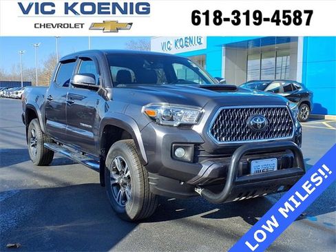 Used 2019 Toyota Tacoma TRD Sport image 1