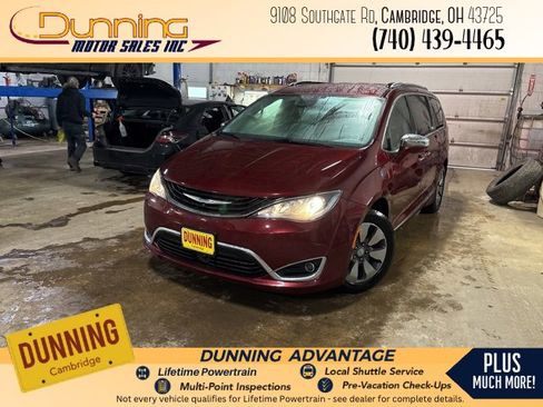 Used 2017 Chrysler Pacifica Platinum image 1
