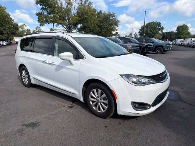 Used 2019 Chrysler Pacifica Touring-L FWD image 1