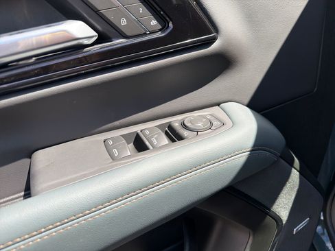 New 2026 GMC Yukon XL AT4 image 18