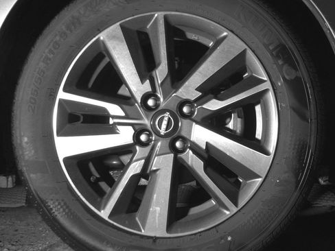Used 2025 Nissan Versa SV FWD image 13