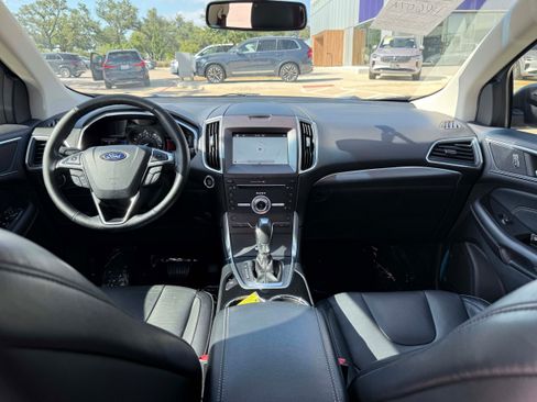 Used 2017 Ford Edge Titanium w/ Technology Package FWD image 16