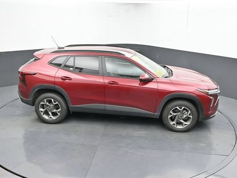 Used 2025 Chevrolet Trax LT FWD image 15