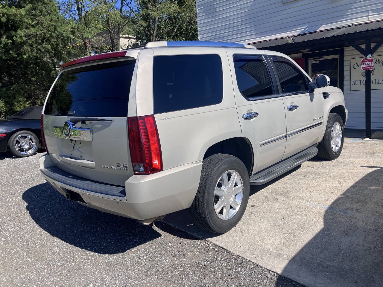 Used 2007 Cadillac Escalade AWD image 4