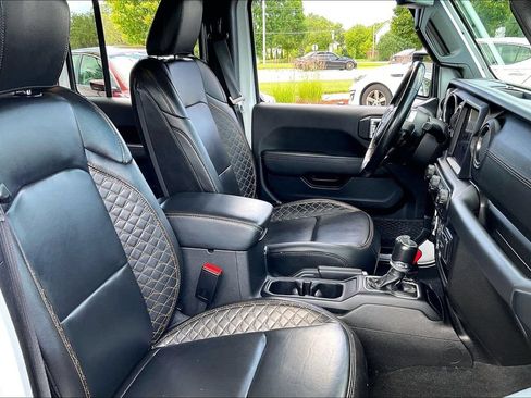 Used 2023 Jeep Gladiator Overland AWD/4WD image 7