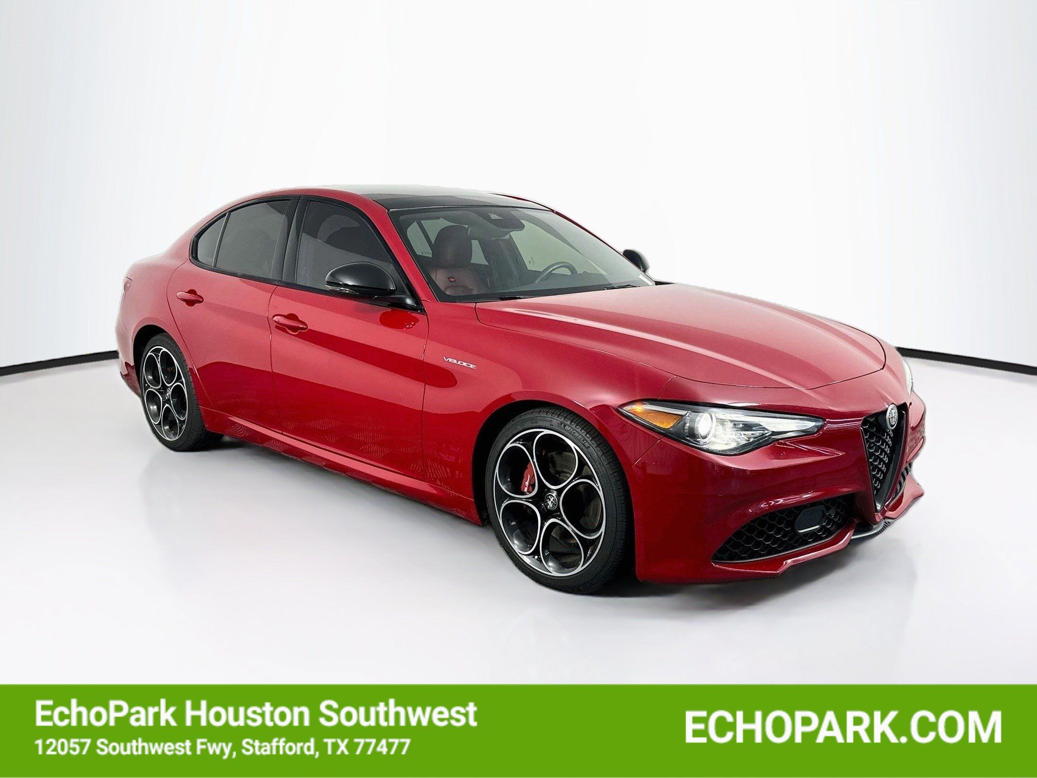 Used 2023 Alfa Romeo Giulia Veloce RWD image 1